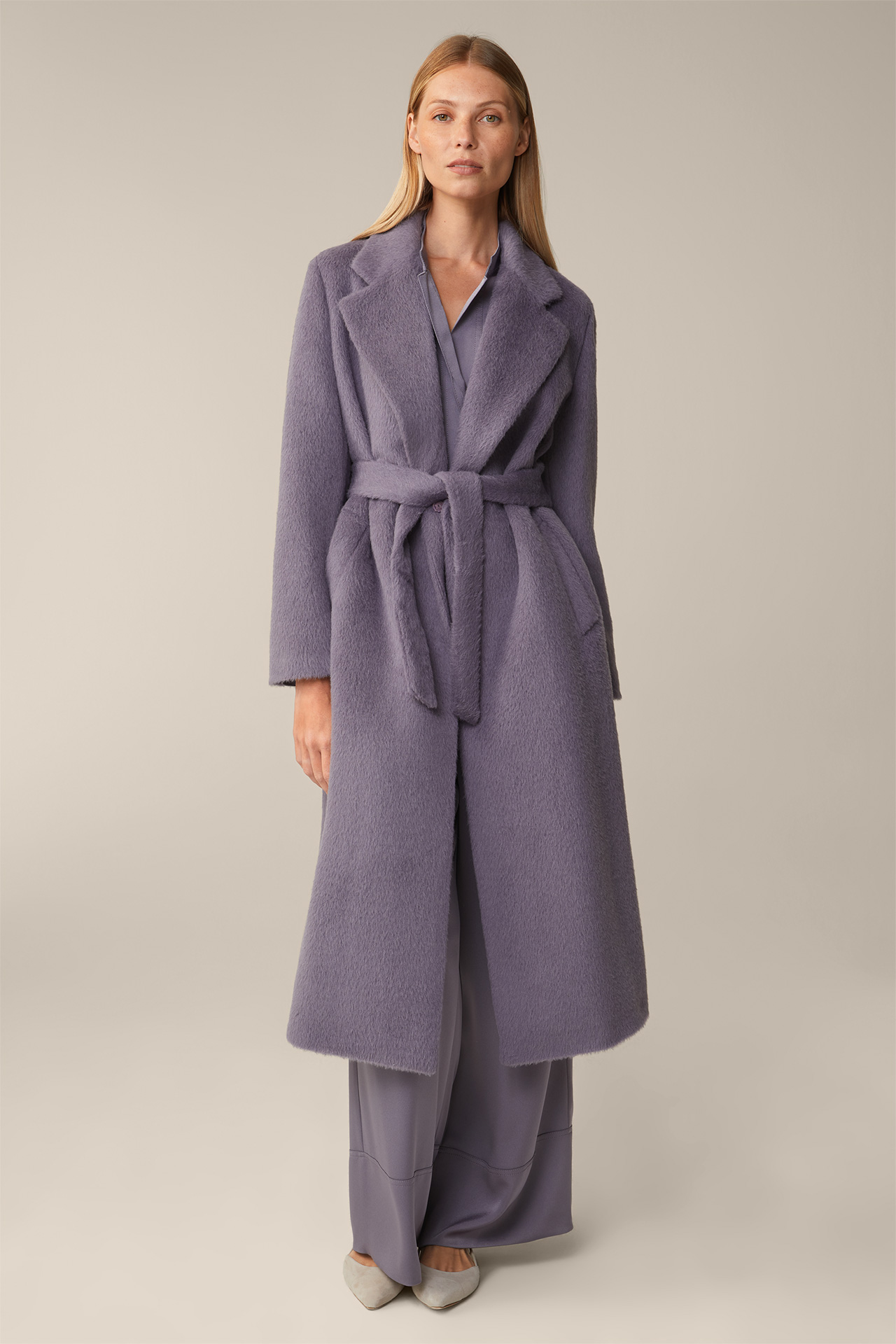 Manteau en alpaga et laine vierge, en mauve-violet