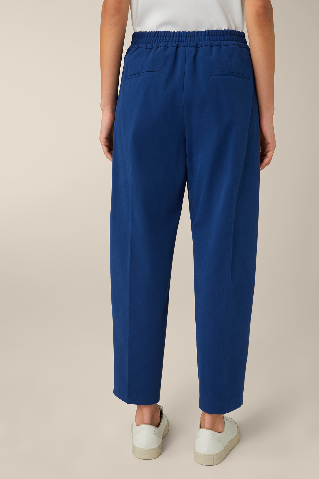 Pantalon à pinces en gabardine de coton, en bleu