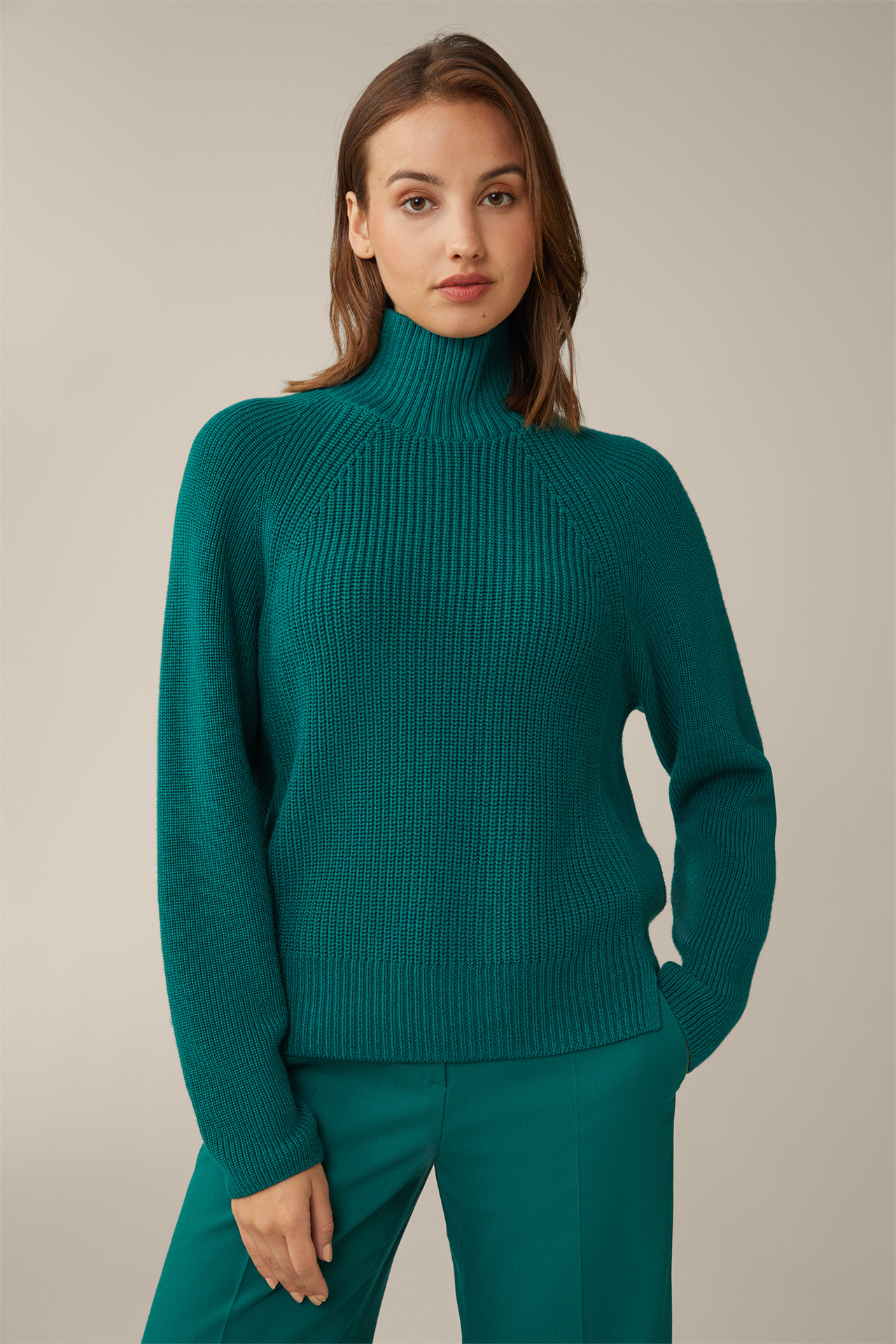Pull-over à col roulé en tricot de laine mérinos, en vert