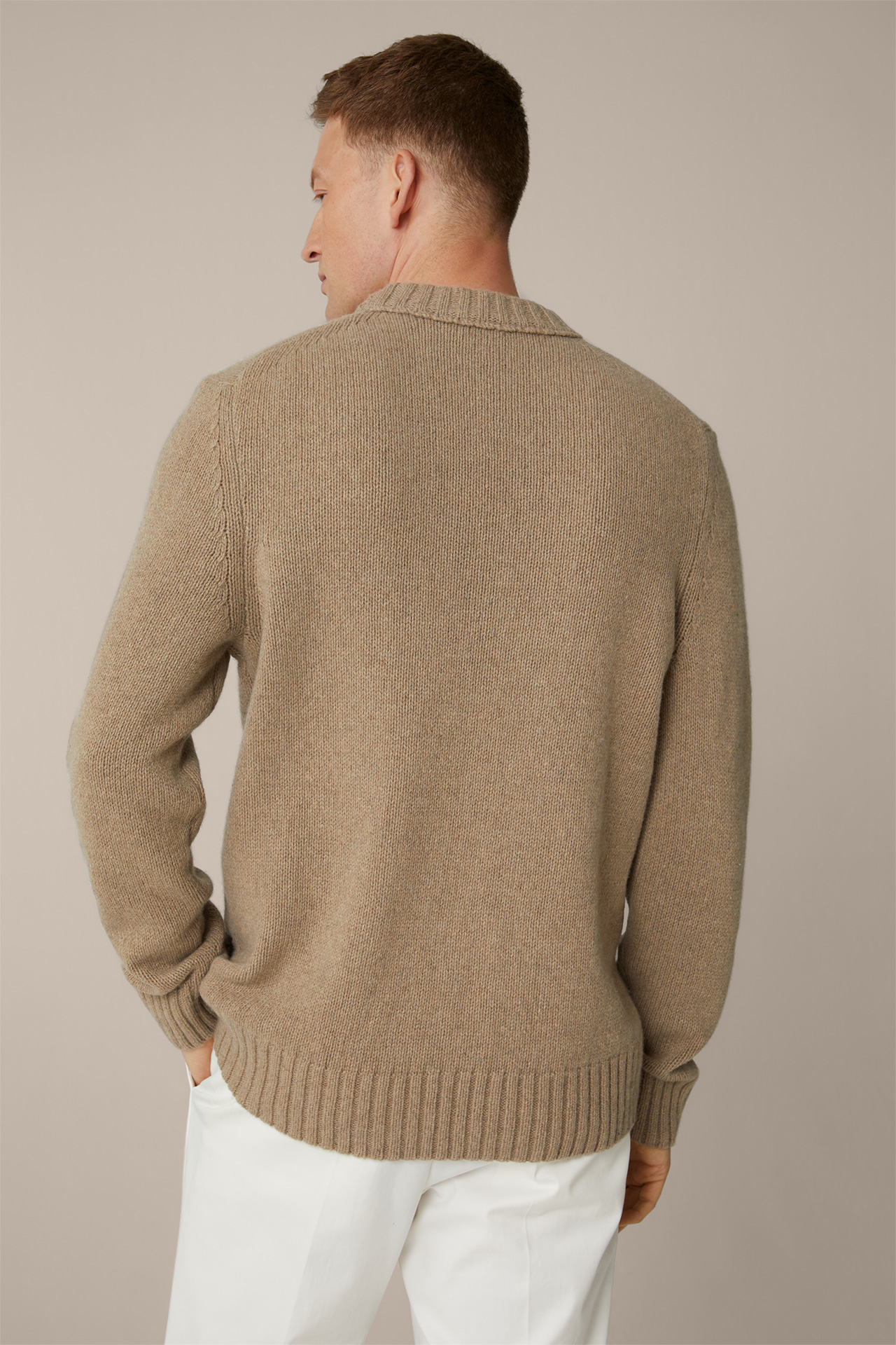Ecosio Cashmere Knitted Round Neck Pullover in Beige