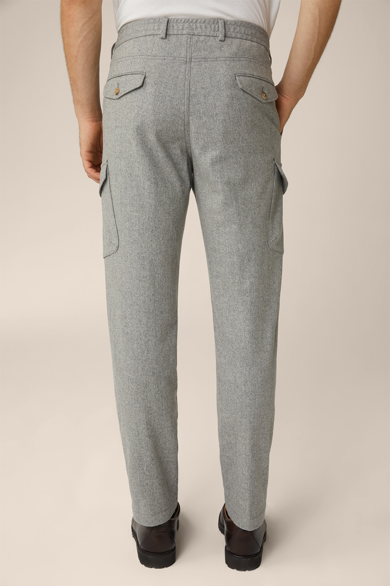 Pantalon cargo en laine mélangée, à teneur en cachemire et à pinces, en gris chiné