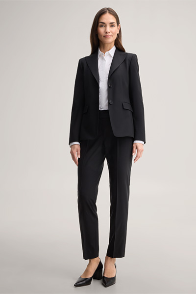 Leads to product detail page "Black virgin wool stretch cigarette pants"