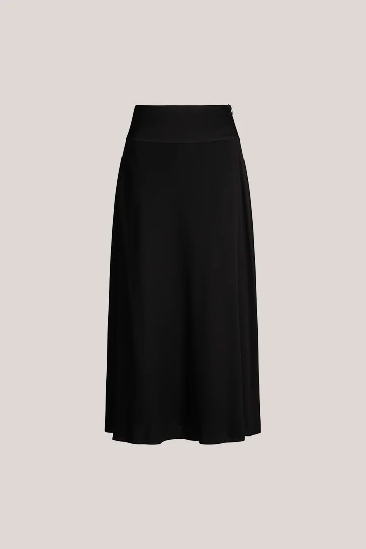 Leads to product detail page "Black crepe midi skirt"