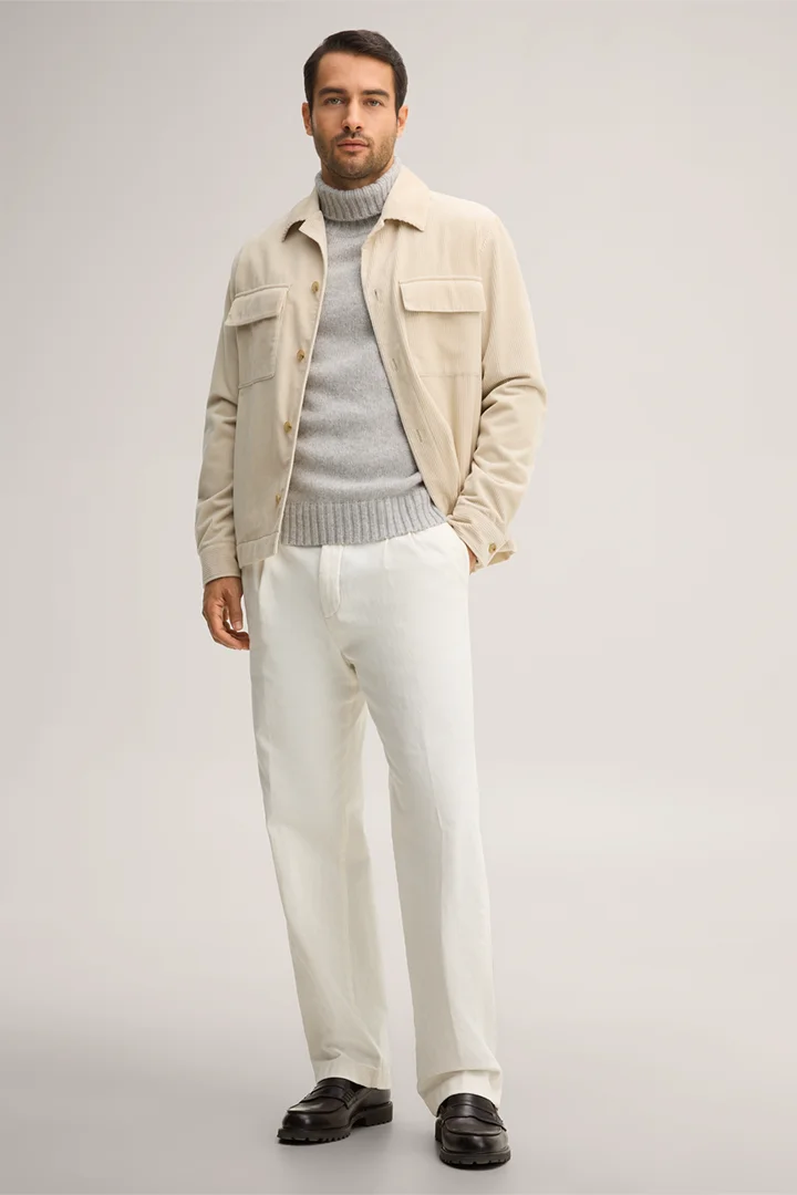Leads to product detail page "Baumwollmix-Chino mit Bundfalte in Weiß"