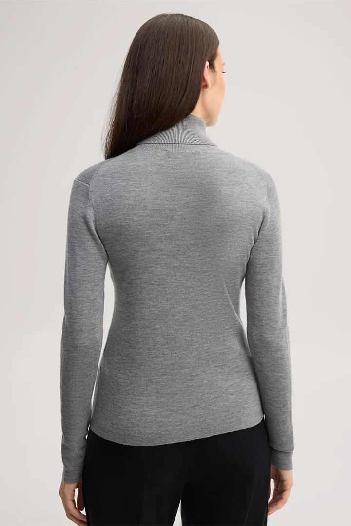 Führt zu Produktdetailseite „Merino-Feinstrick-Rollkragen-Pullover mit Seide in Grau"