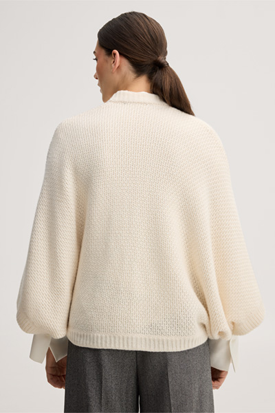 Führt zu Produktdetailseite „Cashmere-Cape in Ecru"