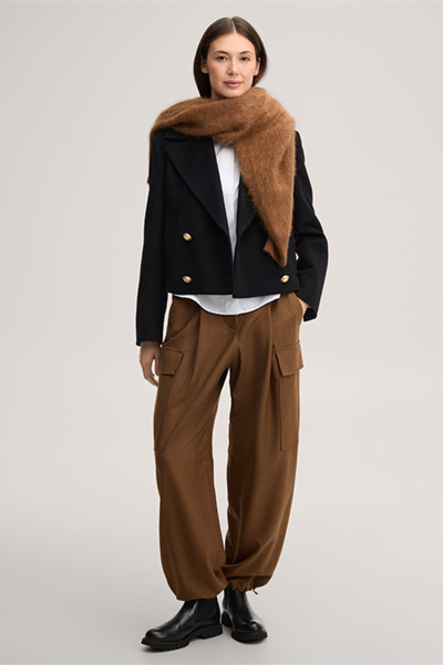 Mène à la page produit « Pantalon bouffant en mélange de laine vierge avec poches cargo, couleur marron »