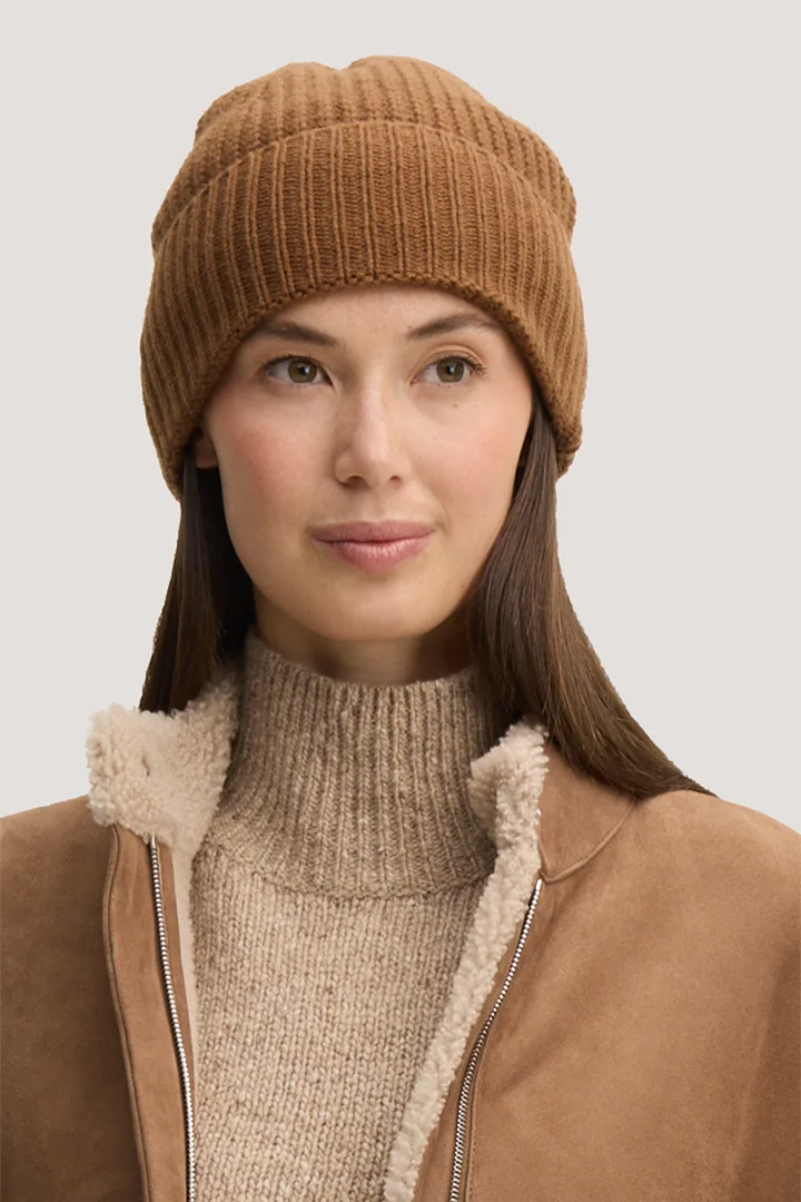 Mène à la page produit « Bonnet en cachemire couleur caramel »