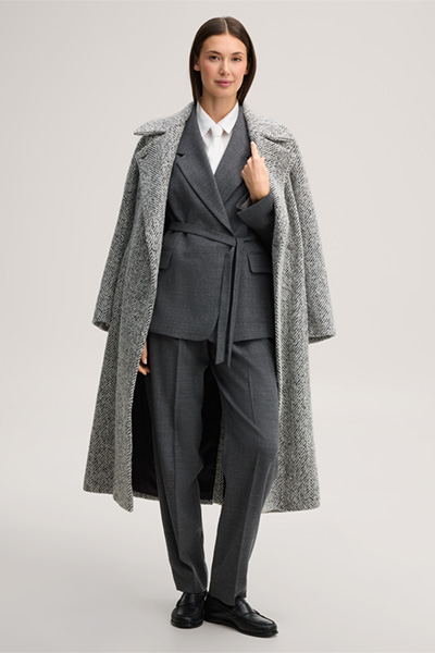 Führt zu Produktdetailseite „Wollmix-Tweed-Robenmantel in Herringbone Ecru-Schwarz-Grau"