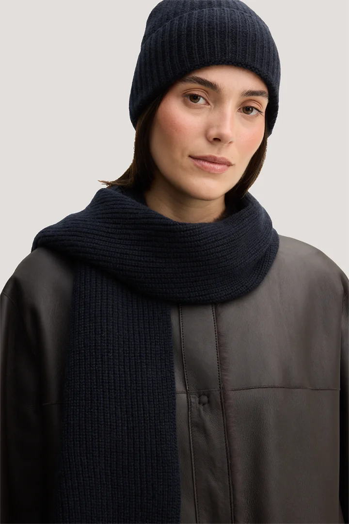 Führt zu Produktdetailseite „Cashmere-Mütze in Navy"