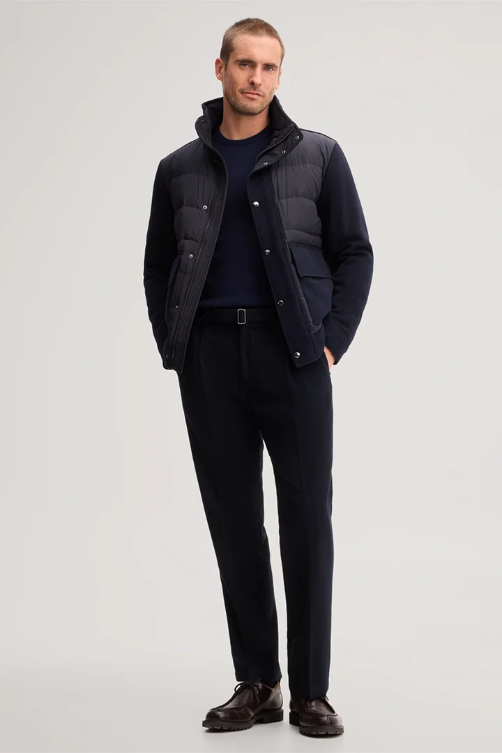 Leads to product detail page "Schurwoll-Hose mit Bundfalte in Navy"