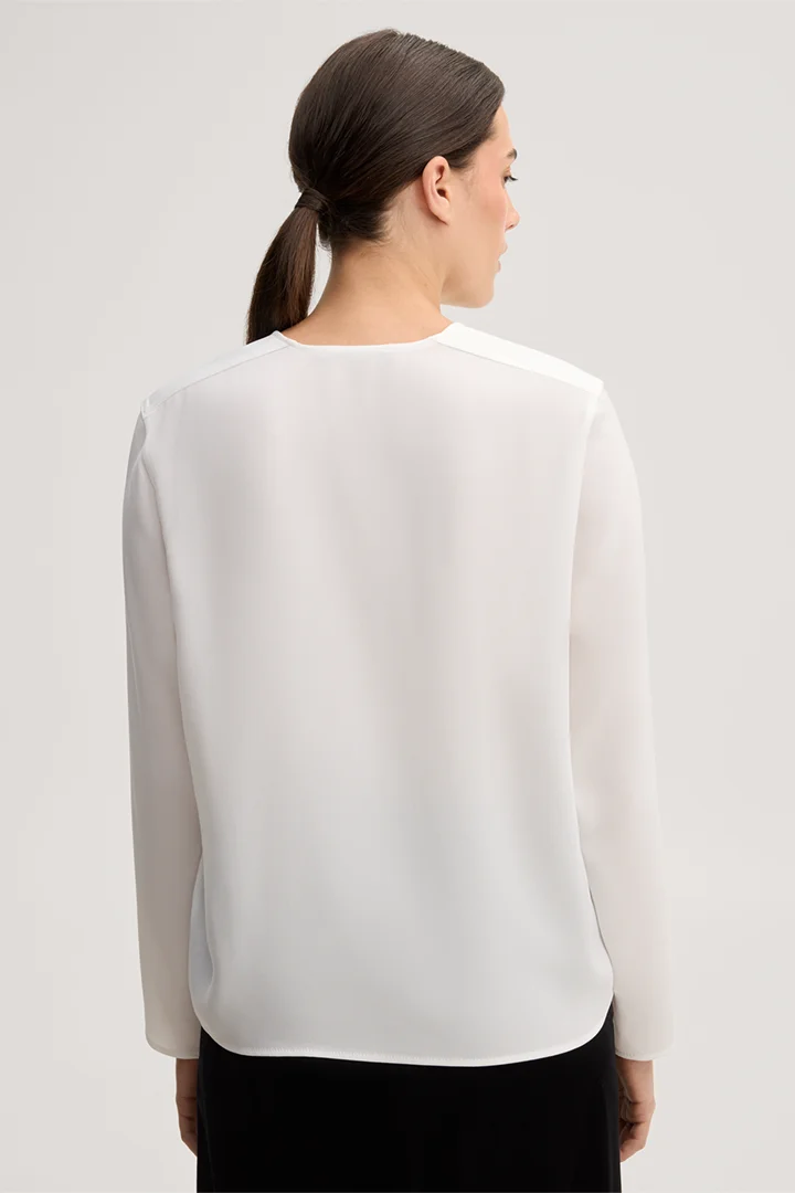 Leads to product detail page "Ecru crepe blouse-style shirt"
