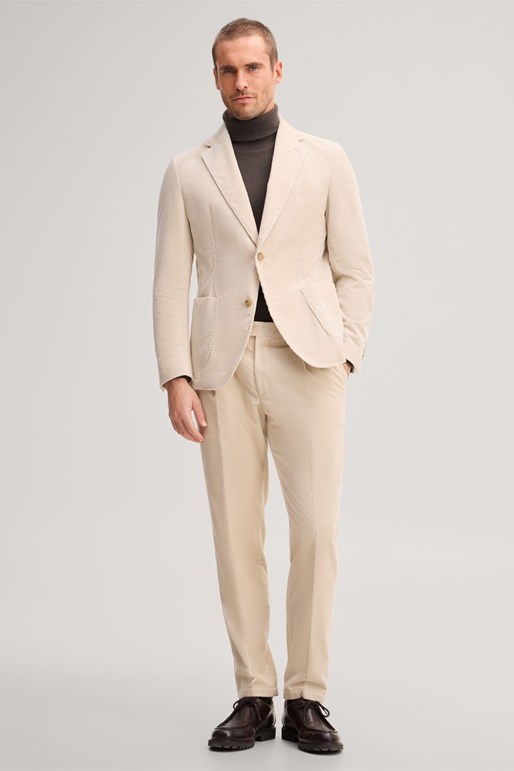 Führt zu Look-Detailseite „Cord-Baukasten-Anzug in Beige“