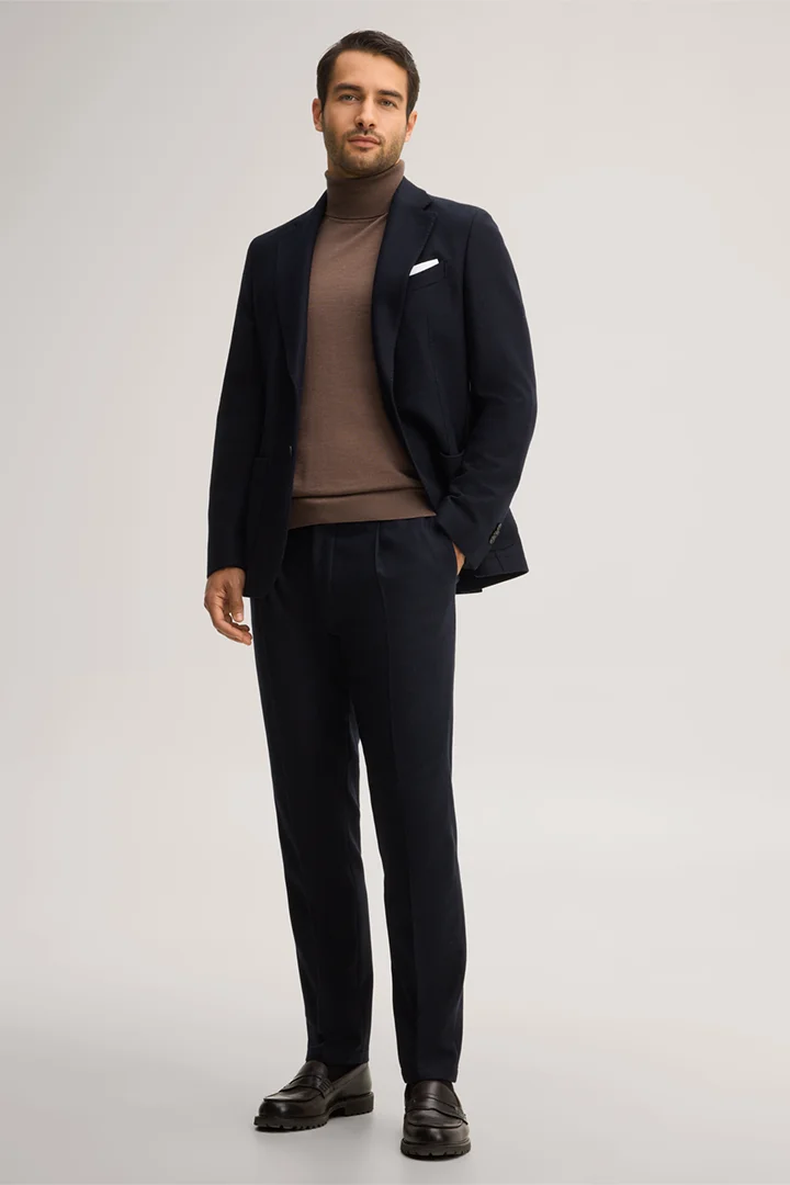 Führt zu Produktdetailseite „Cashmere-Baukasten-Hose mit Bundfalte in Navy"