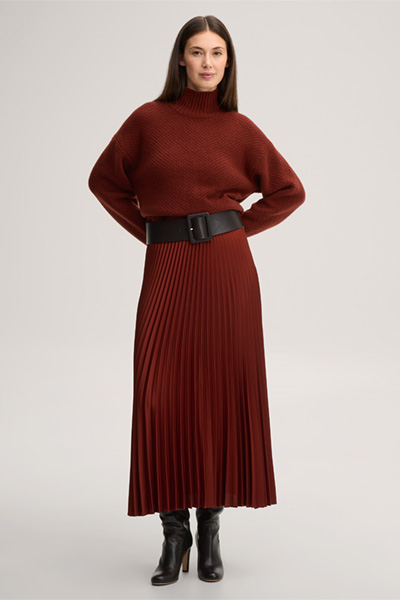 Leads to product detail page "Dark red cashmere stand-up collar jumper"