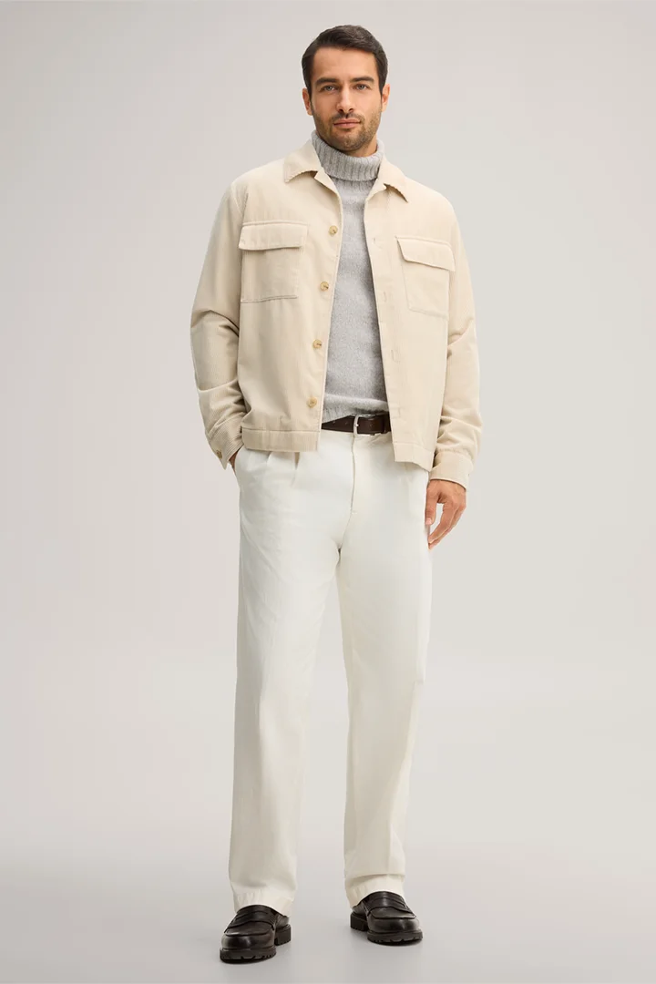 Führt zu Produktdetailseite „Cord-Overshirt in Beige"