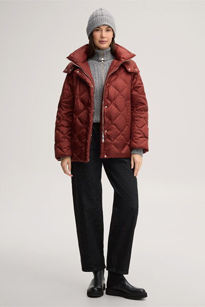 Führt zu Produktdetailseite „Nylon-Stepp-Jacke mit Stehkragen in Dunkelrot"