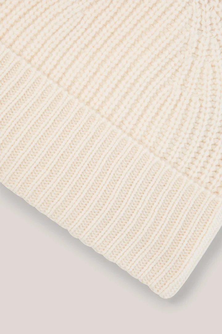 Mène à la page produit « Bonnet en cachemire écru »