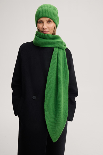 Mène à la page produit « Bonnet en cachemire vert »