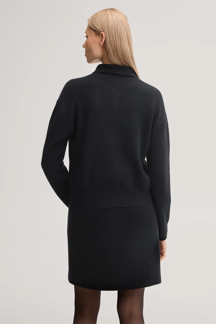 Führt zu Produktdetailseite „Cashmere-Cardigan mit Polokragen in Schwarz"