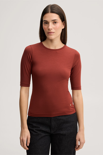 Leads to product detail page "Lyocell stretch t-shirt in dark red"