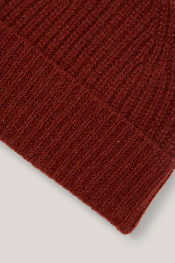 Führt zu Produktdetailseite „Cashmere-Mütze in Dunkelrot"