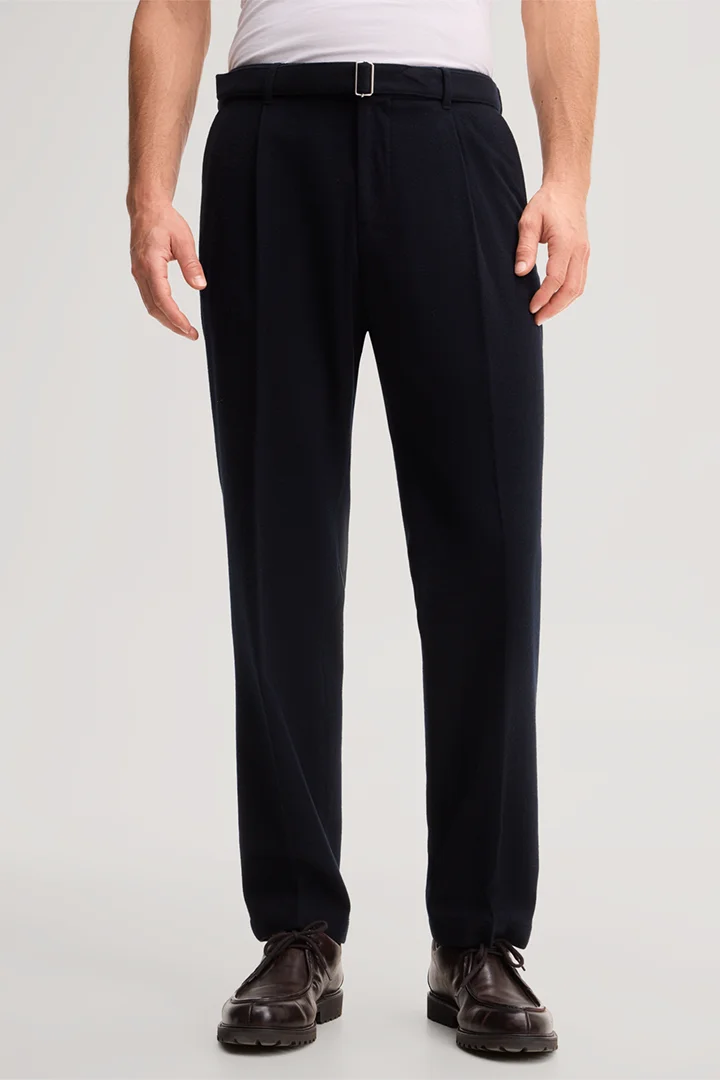 Leads to product detail page "Schurwoll-Hose mit Bundfalte in Navy"