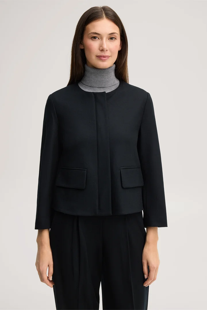 Führt zu Produktdetailseite „Flanell-Wolljersey-Blazer-Jacke in Schwarz"