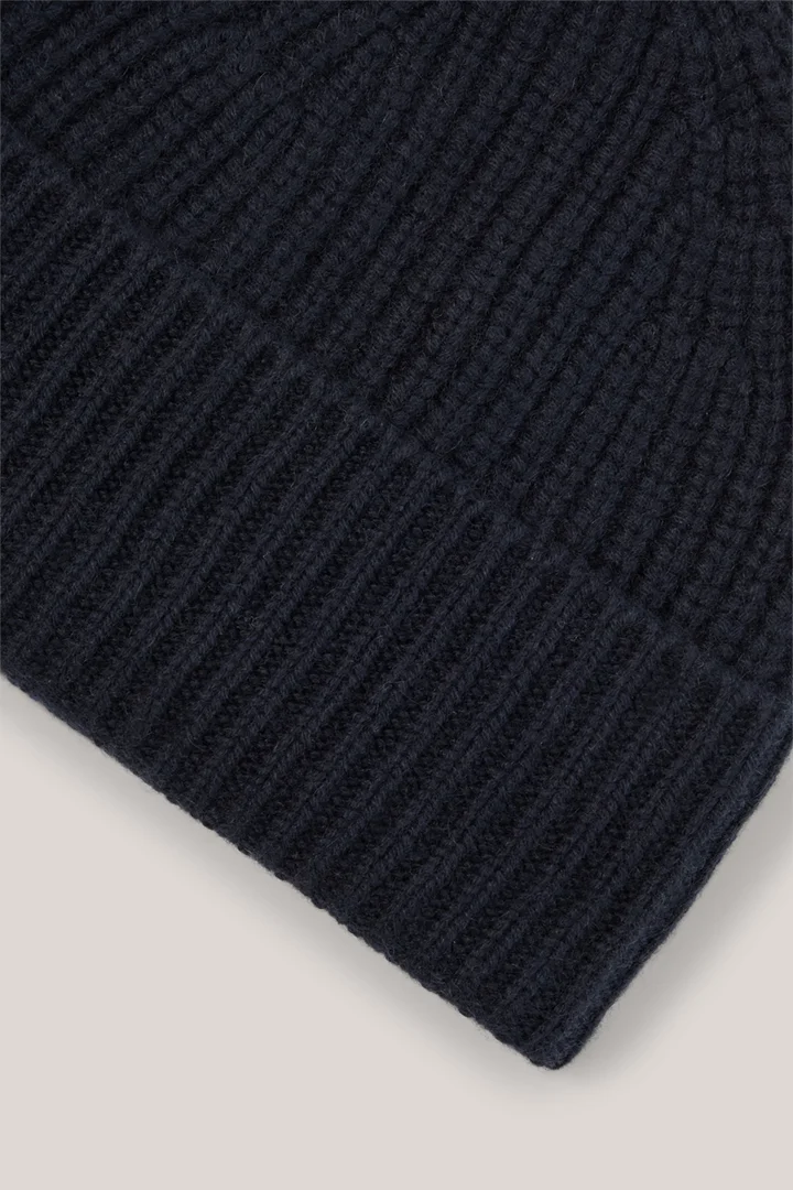 Führt zu Produktdetailseite „Cashmere-Mütze in Navy"