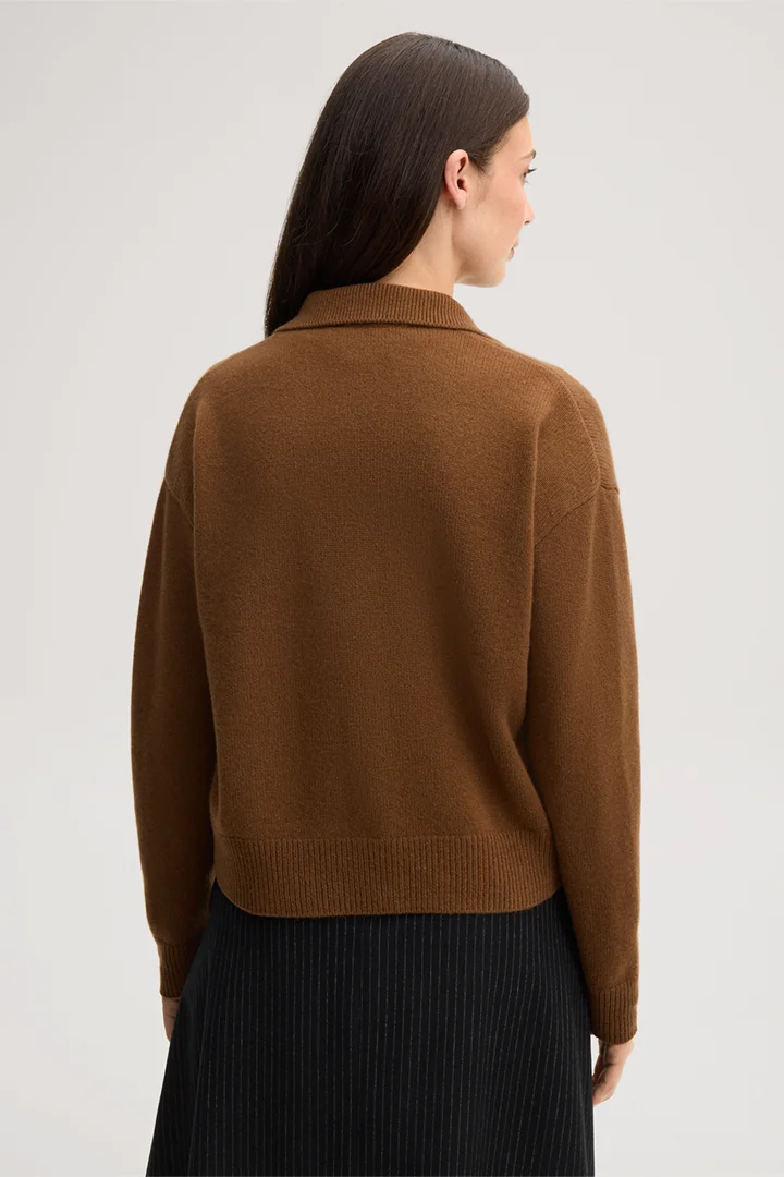 Führt zu Produktdetailseite „Cashmere-Cardigan mit Polokragen in Caramel"