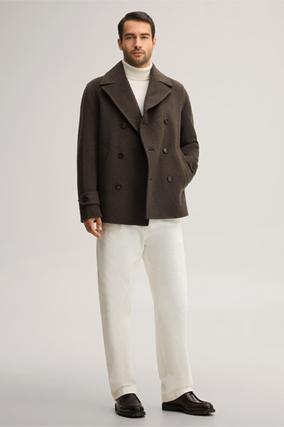 Mène à la page produit « Caban en laine mélangée à de la soie, couleur olive »