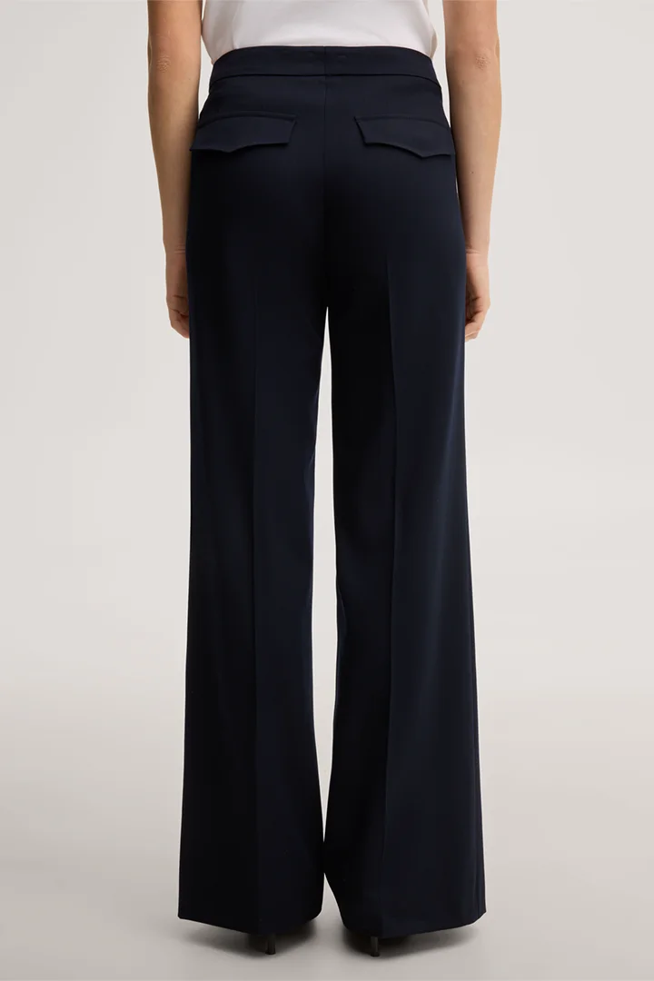 Führt zu Produktdetailseite „Schurwoll-Crêpe Marlene-Hose in Navy"