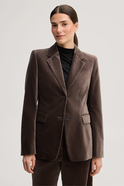 Leads to product detail page "Velvet Blazer in Taupe"