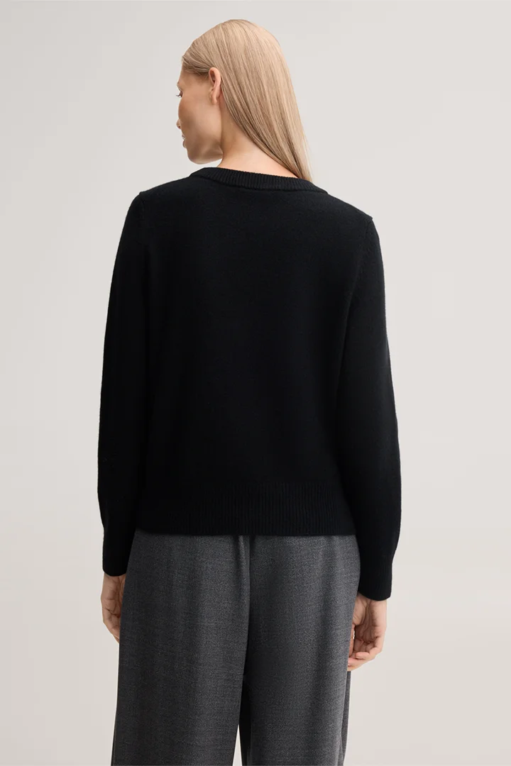 Führt zu Produktdetailseite „Cashmere-Pullover in Schwarz"
