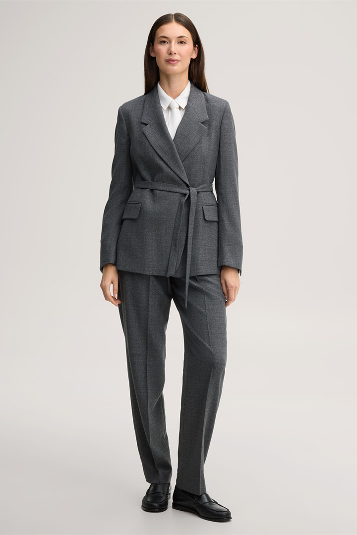 Leads to look detail page “<p><strong>Shop the Look:</strong><br> Virgin Wool Blend Pantsuit in Gray</p>”
