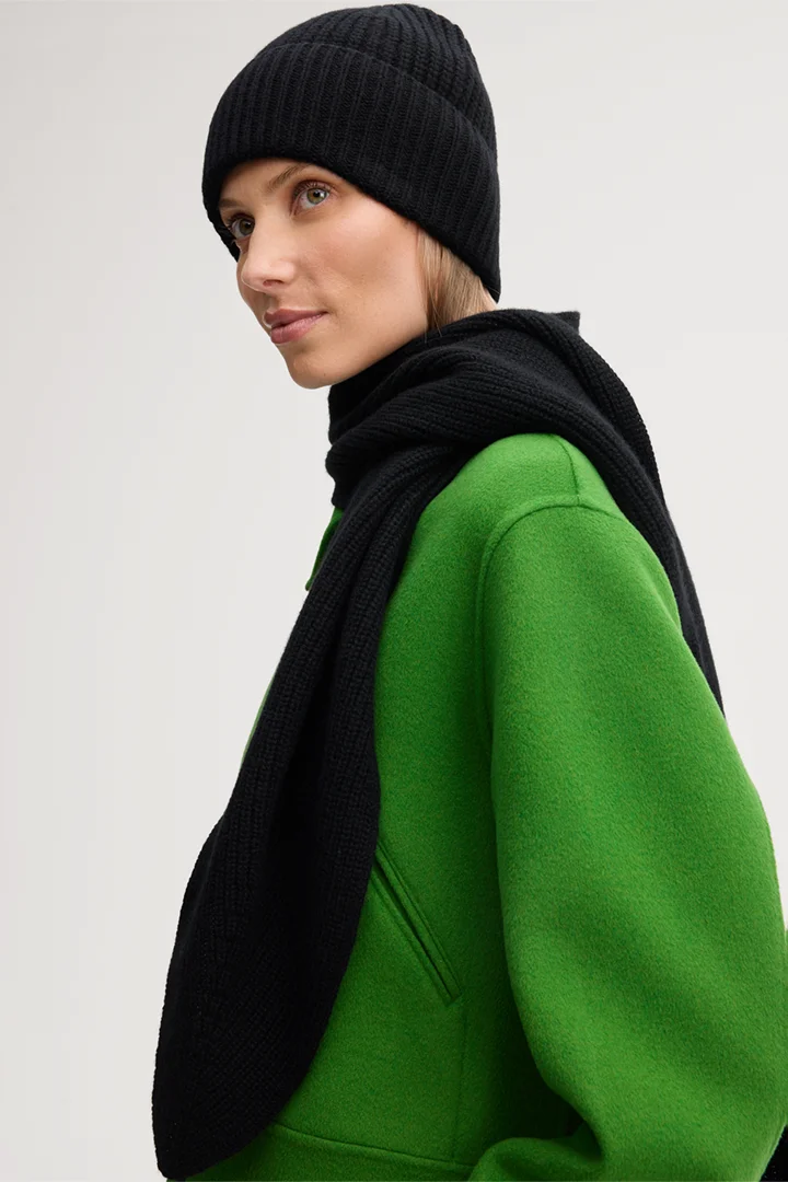 Mène à la page produit « Bonnet en cachemire, noir »