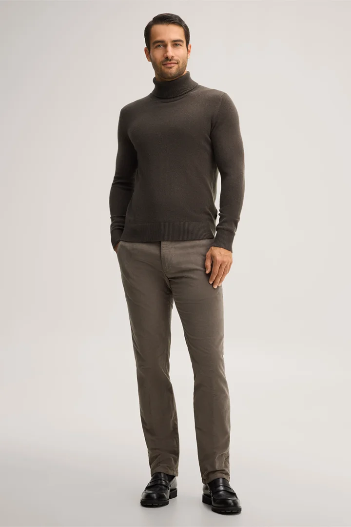 Mène à la page produit « Pantalon chino en coton, couleur olive »