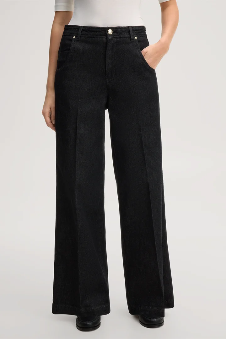 Leads to product detail page "Palazzo five-pocket jeans in black denim"