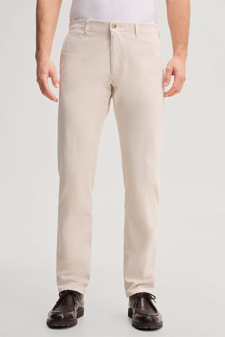 Führt zu Produktdetailseite „Baumwoll-Chino in Offwhite"