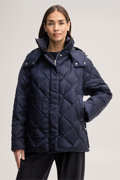 Mène à la page produit « Veste matelassée en nylon à col montant, couleur bleu marine »