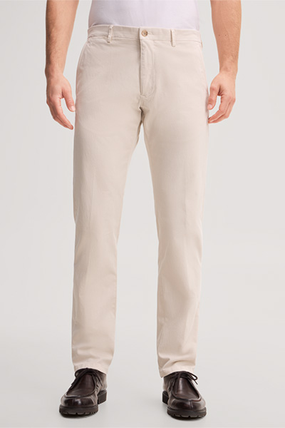 Führt zu Produktdetailseite „Baumwoll-Chino in Offwhite"