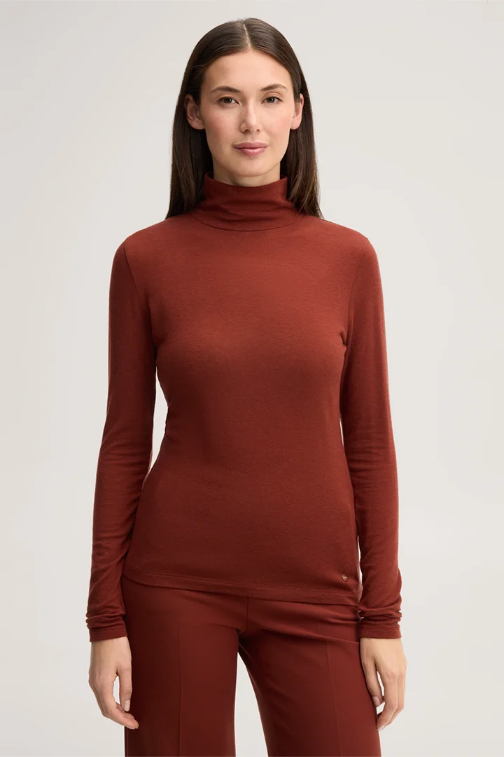 Führt zu Produktdetailseite „Wollstretch-Rollkragen-Shirt in Dunkelrot"