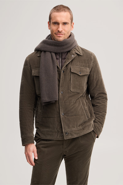 Leads to product detail page "Cashmere scarf in olive"