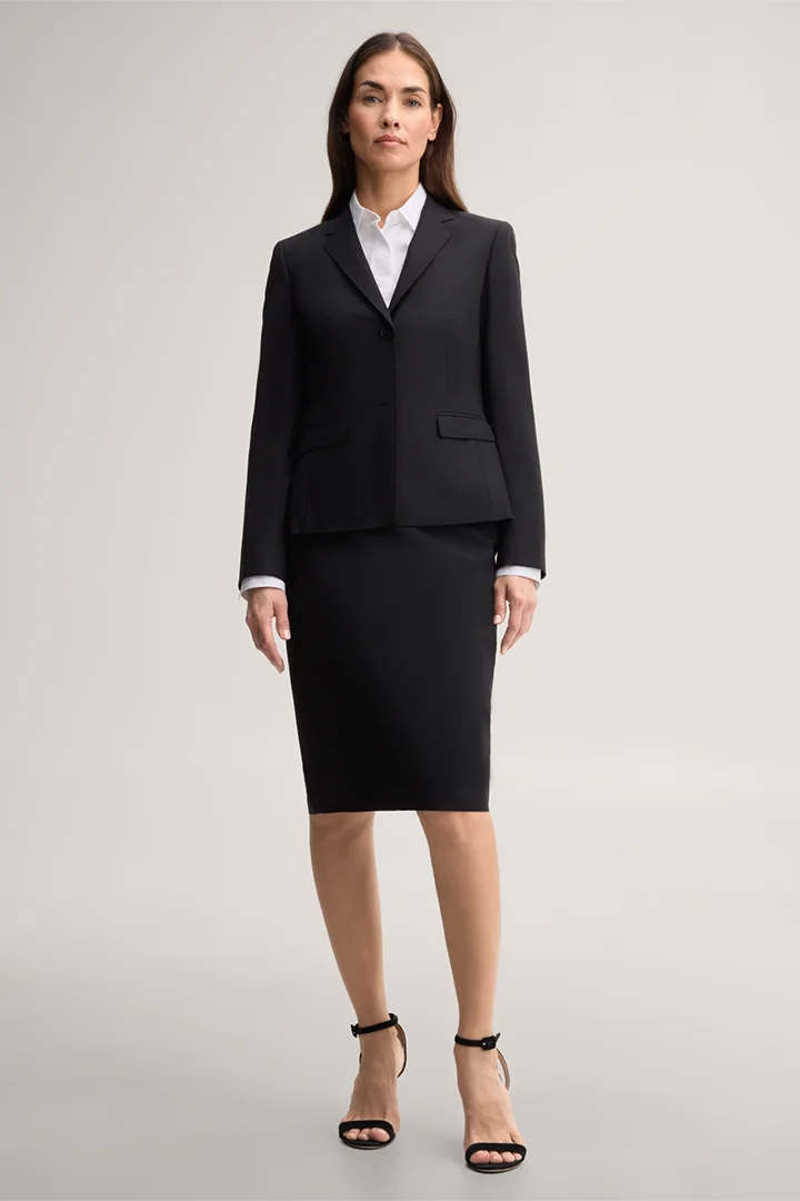 windsor. présente le produit Blazer en laine vierge stretch, noir de la catégorie Blazers et gilets en tenue