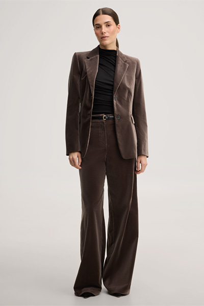 Leads to product detail page "Velvet Blazer in Taupe"