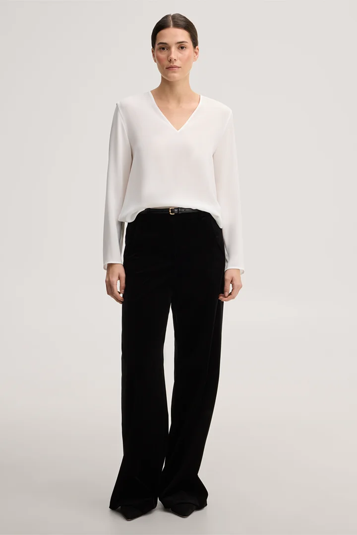 Leads to product detail page "Ecru crepe blouse-style shirt"