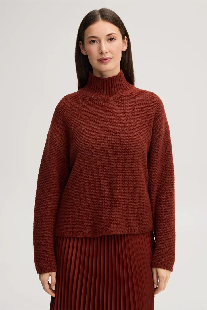 Führt zu Produktdetailseite „Cashmere-Stehkragen-Pullover in Dunkelrot"