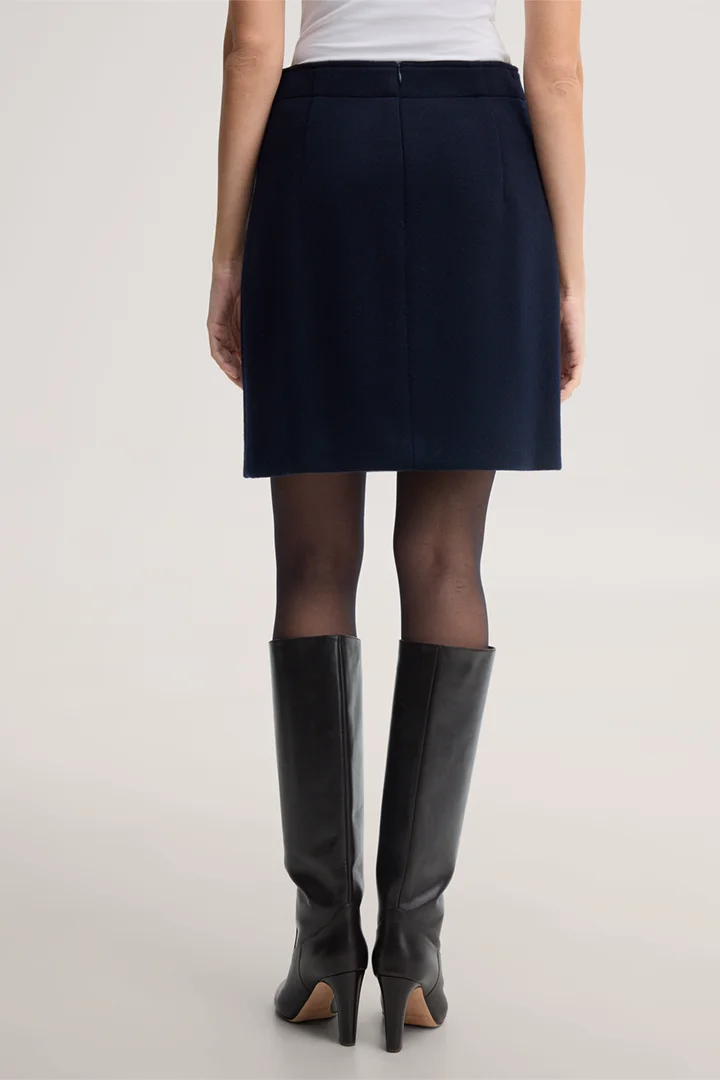 Leads to product detail page "Brushed wool kilt in navy blue"