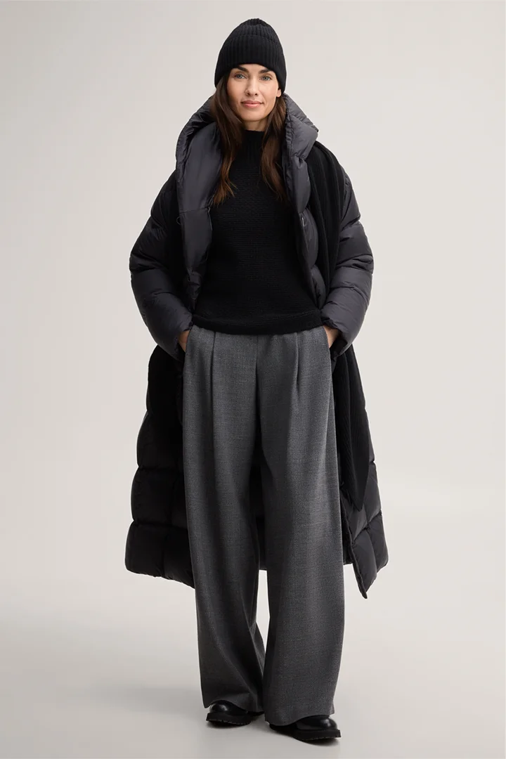 Mène à la page produit « Manteau doudoune, en noir »