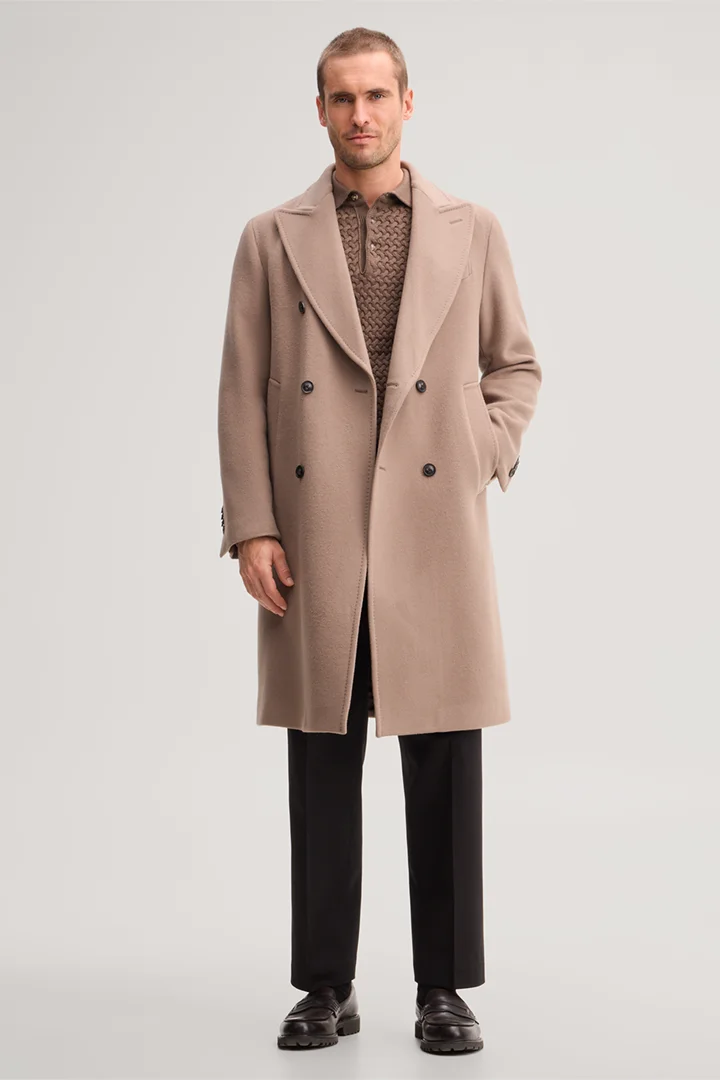 Mène à la page produit « Veste à double boutonnage en laine mélangée et cachemire, couleur marron clair »